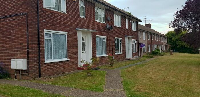 2 Bedroom Flat To Rent In Friars Way, Bushey, Hertfordshire, WD23