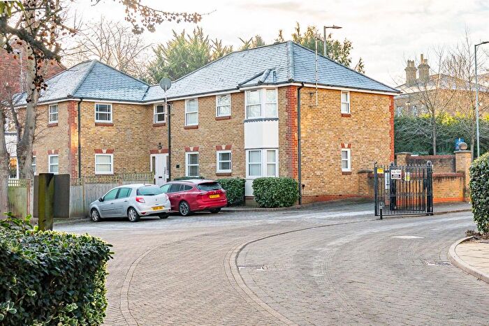 2 Bedroom Flat For Sale In Sele Mill, Hertford, SG14