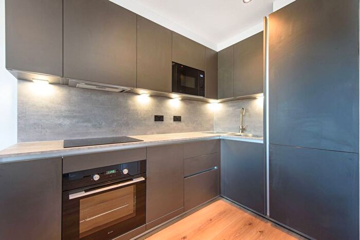 2 Bedroom Flat To Rent In Hamilton Road, Golders Green, London, NW11