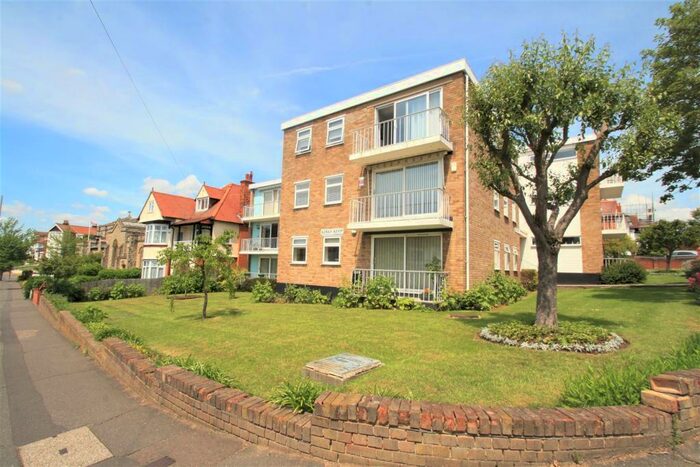 2 Bedroom Flat To Rent In Kings Road, Westcliff-On-Sea, SS0