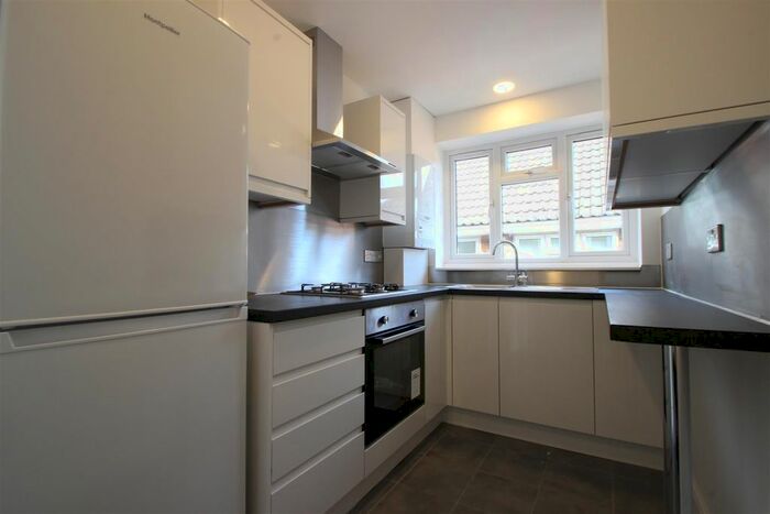 1 Bedroom Flat To Rent In Fairfield Close, London, N12