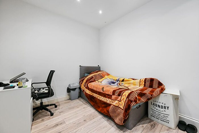 2 Bedroom Flat To Rent In Hargraves House, White City Estate, London, W12