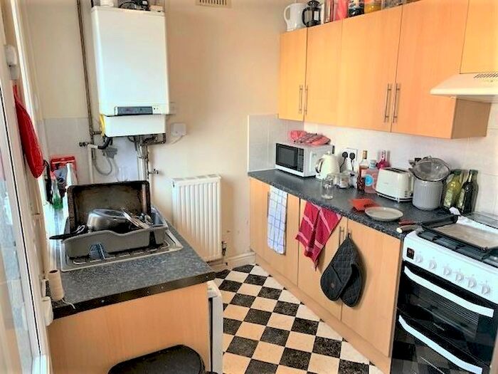 4 Bedroom End Of Terrace House To Rent In Rookery Road, Selly Oak, Birmingham, B29