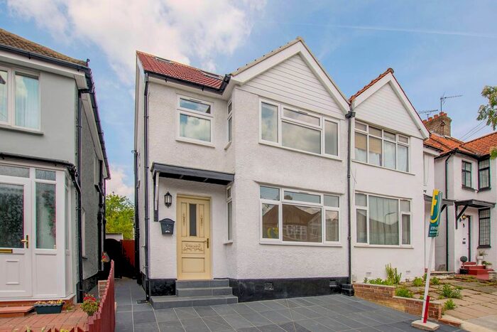 5 Bedroom Property To Rent In Beresford Avenue, Hanwell, London, W7