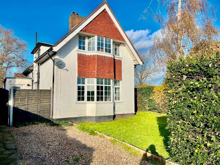 3 Bedroom Detached House To Rent In Windmill Hill, Ruislip, Middlesex, HA4
