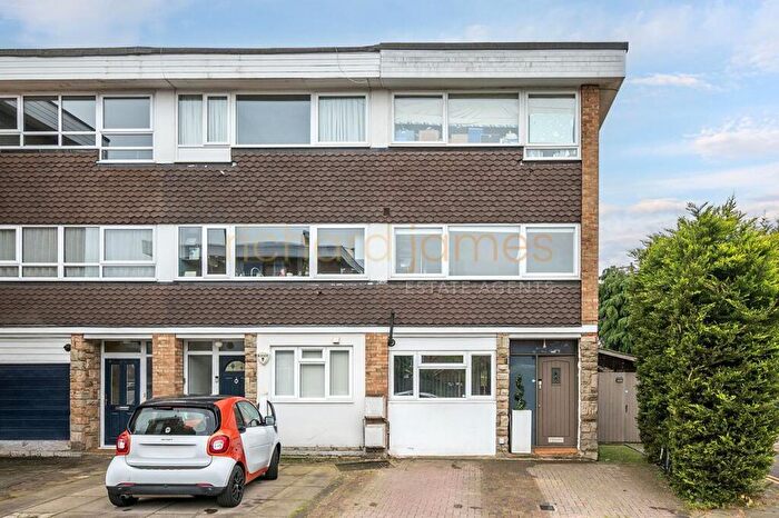 3 Bedroom End Of Terrace House For Sale In Stanhope Gardens, London, NW7