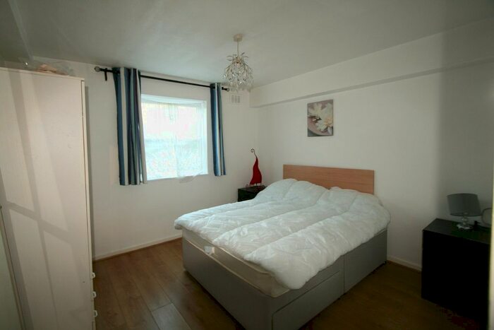 1 Bedroom Flat To Rent In Camborne Mews, London, W11