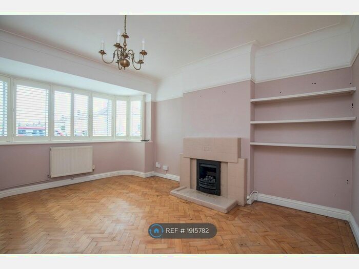 2 Bedroom Maisonette To Rent In Fulwood Gardens, Twickenham, TW1
