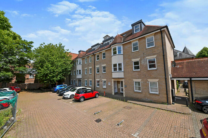 1 Bedroom Apartment To Rent In Cathedral Walk, Chelmsford, CM1