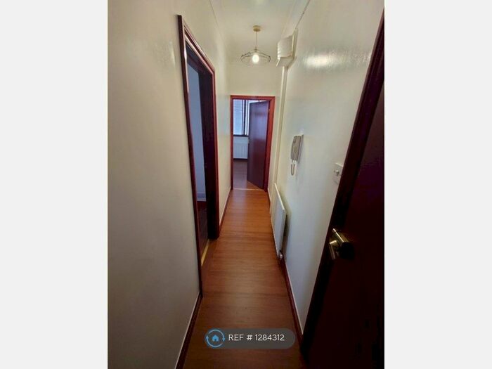 2 Bedroom Flat To Rent In London Road, Westcliff-On-Sea SS0