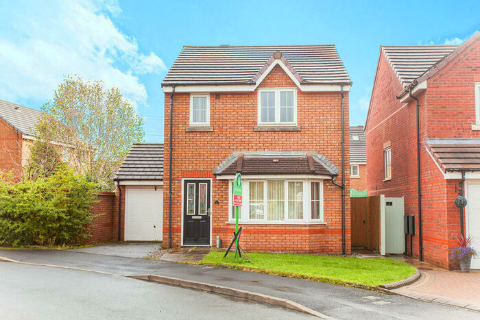 3 Bedroom Detached House To Rent In Larkspur Close, Bolton, BL1