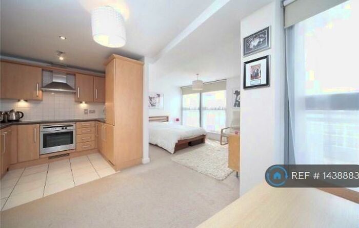 Studio To Rent In Gateway House, London, SW12