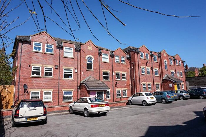 5 Bedroom Flat To Rent In Flat Headingley Rise, Welton Road, Leeds, LS6