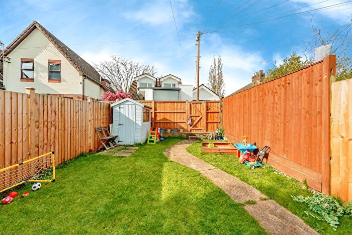 3 Bedroom End Of Terrace House For Sale In Hollis Row, Common Road, Redhill, RH1