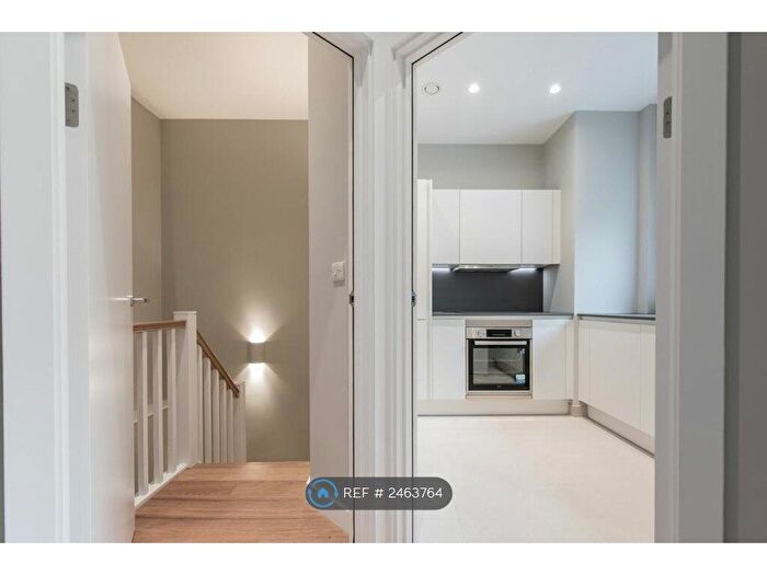 1 Bedroom Flat To Rent In Leigh Court, London, W14