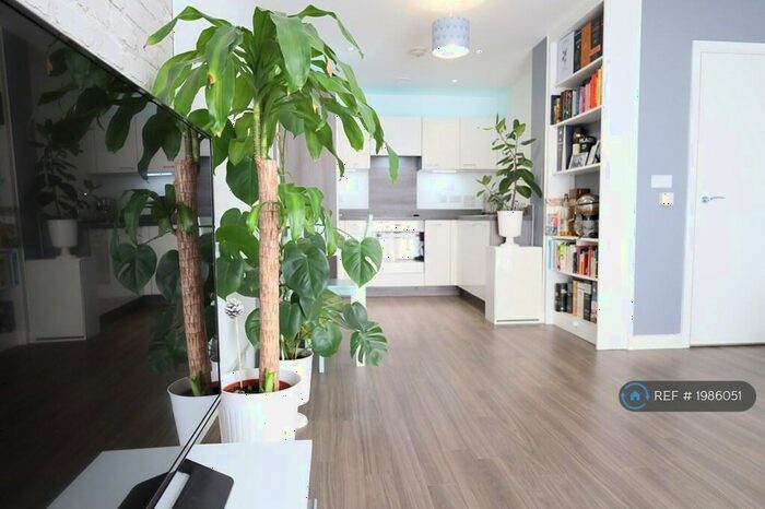 1 Bedroom Flat To Rent In Claret Court, Croydon, CR0