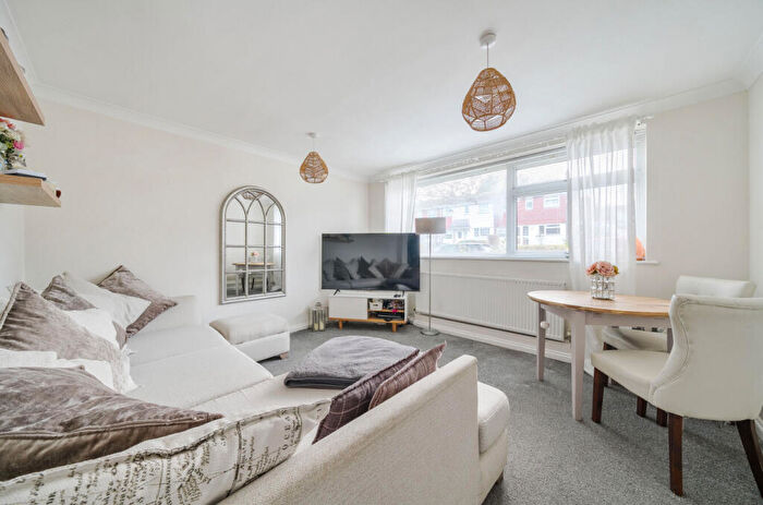 2 Bedroom Maisonette For Sale In Paddock Close, South Darenth, Dartford, Kent, DA4