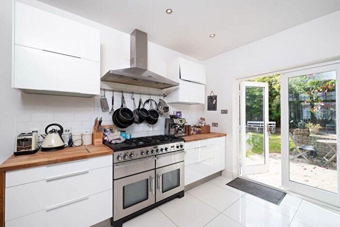 4 Bedroom Terraced House To Rent In Arragon Gardens, London, SW16