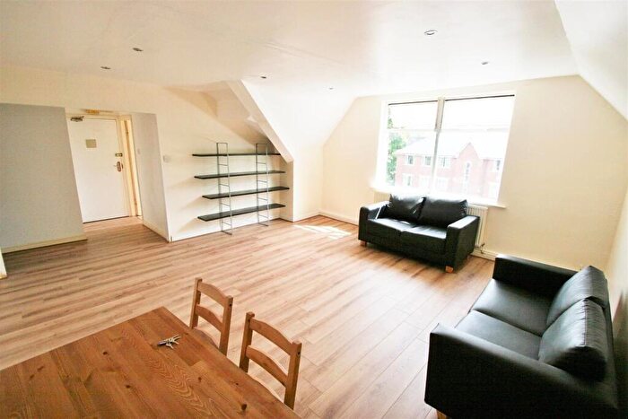 2 Bedroom Flat To Rent In North Hill Road, Leeds, LS6