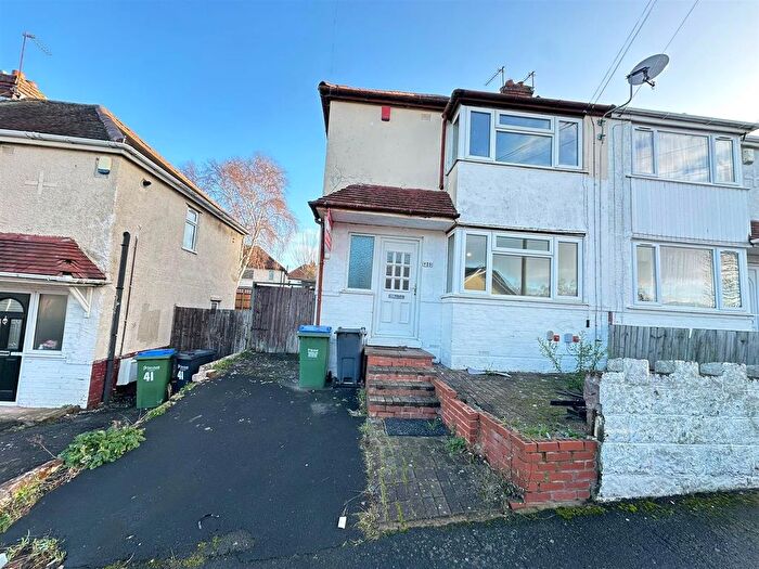 3 Bedroom Semi Detached House To Rent In Tunnel Road, West Bromwich, B70