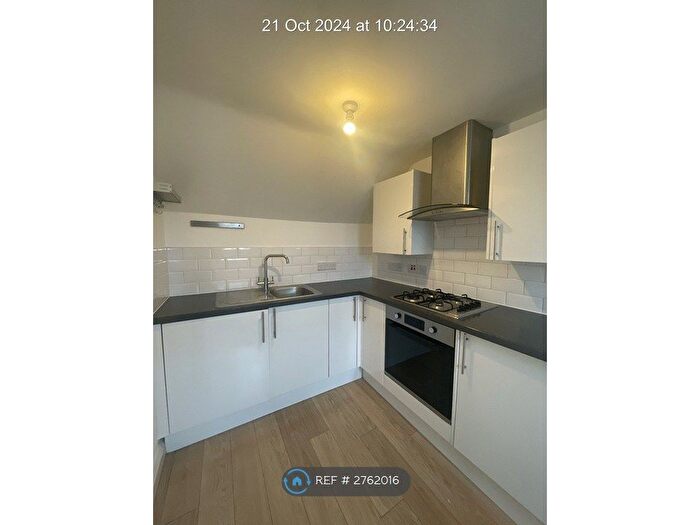 2 Bedroom Flat To Rent In Worsley Court, Bristol, BS5