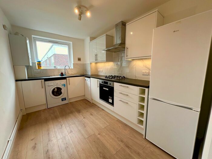 1 Bedroom Flat To Rent In Alexandra Grove, London, N12
