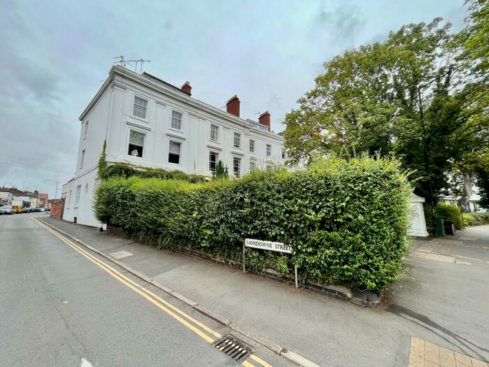 2 Bedroom Apartment To Rent In Lansdowne Crescent, Leamington Spa, CV32