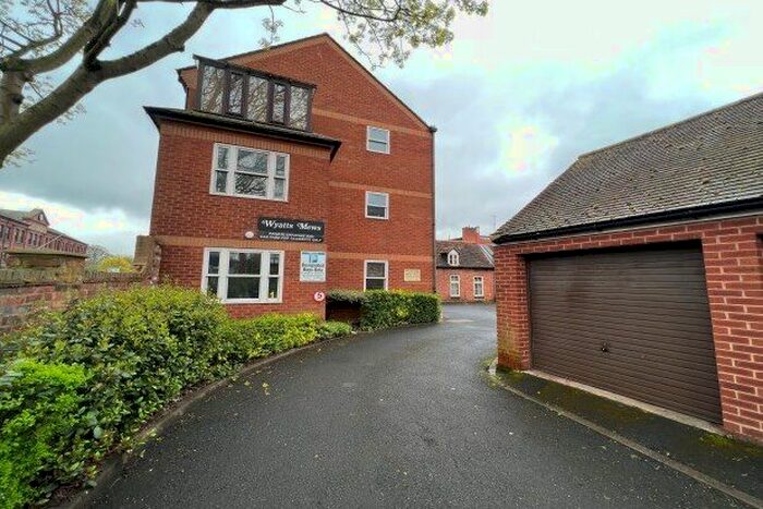 2 Bedroom Flat To Rent In Wyatts Mews, Worcester, WR1