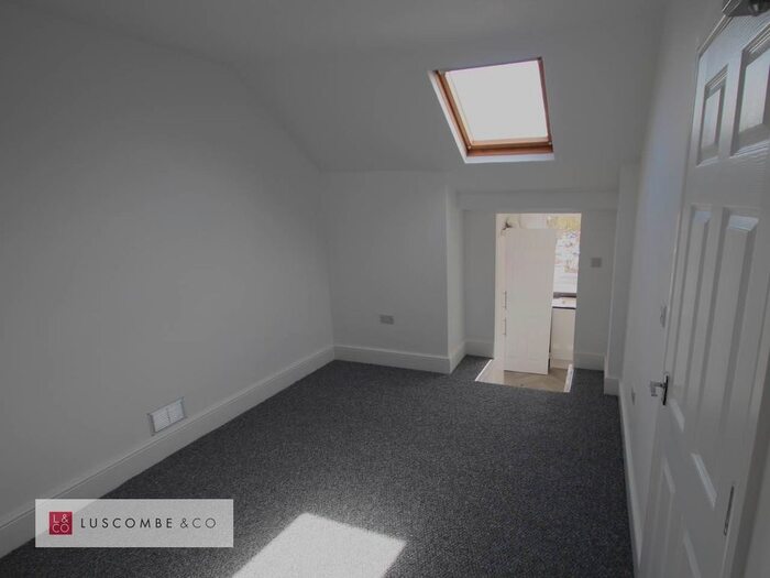 3 Bedroom Flat To Rent In Clytha Square, Newport, Gwent, NP20