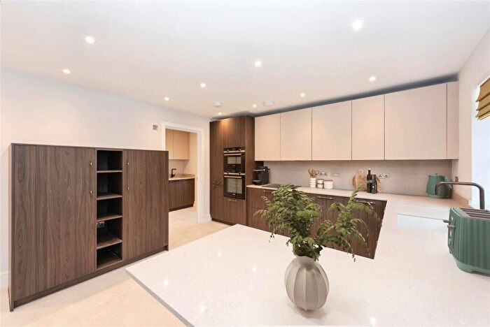 4 Bedroom Detached House For Sale In Huntersfield Farm, Fairlawn Road, Banstead, Surrey, SM7