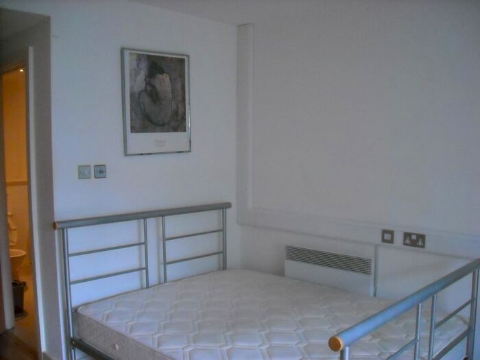 Studio To Rent In Castle Street, Swansea, SA1