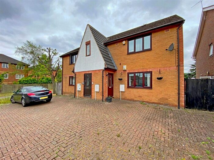 2 Bedroom Maisonette To Rent In Lindsey Court, Veronica Close, Romford, RM3