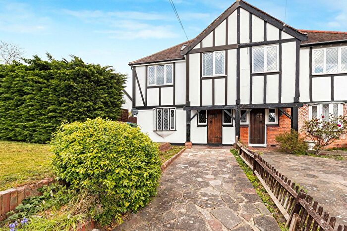 4 Bedroom Semi Detached House For Sale In Blendon Road, Bexley, DA5