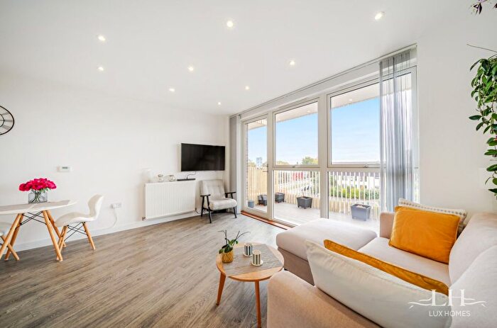 1 Bedroom Flat For Sale In Saddler House, Dagenham, RM10