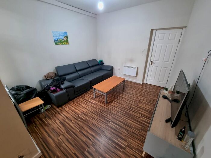 7 Bedroom Terraced House To Rent In Acomb Street, Manchester, M14
