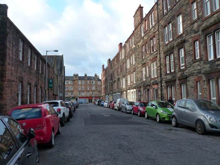 1 Bedroom Flat To Rent In Albion Place, Leith, Edinburgh, EH7