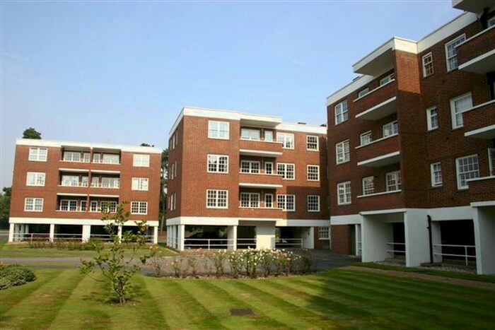 3 Bedroom Flat To Rent In Bulstrode Court, Gerrards Cross, SL9