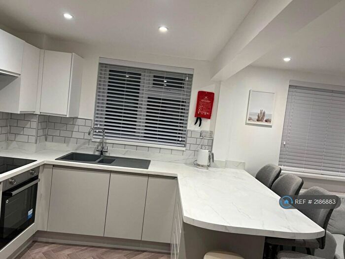 4 Bedroom Semi-Detached House To Rent In Wedgwood Road, Bath, BA2