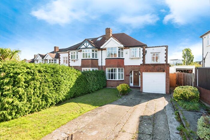4 Bedroom Semi-Detached House For Sale In The Hollands, Worcester Park, KT4