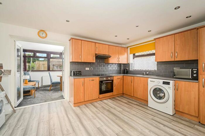 3 Bedroom Detached House For Sale In Hawley Way, Morley, Leeds, LS27