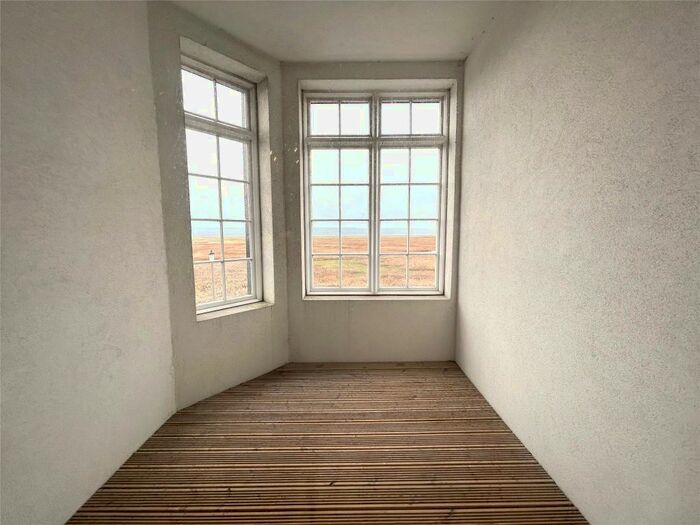 2 Bedroom Flat For Sale In Grenfell Park, Parkgate, Neston, CH64