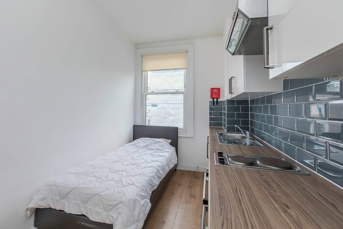 Studio To Rent In Warwick Road, Earl's Court, SW5