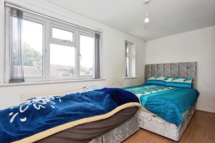 3 Bedroom End Of Terrace House For Sale In Armitage Way, Cambridge, CB4