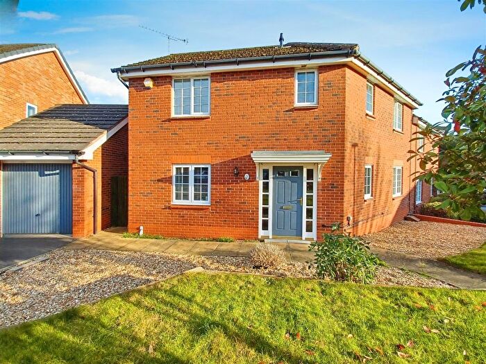 3 Bedroom Semi-Detached House For Sale In Emmerson Drive, Clipstone Village, Mansfield, NG21