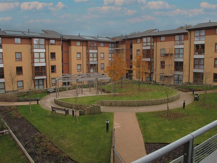 2 Bedroom Flat To Rent In Commonwealth Drive, Three Bridges, Crawley, West Sussex., RH10