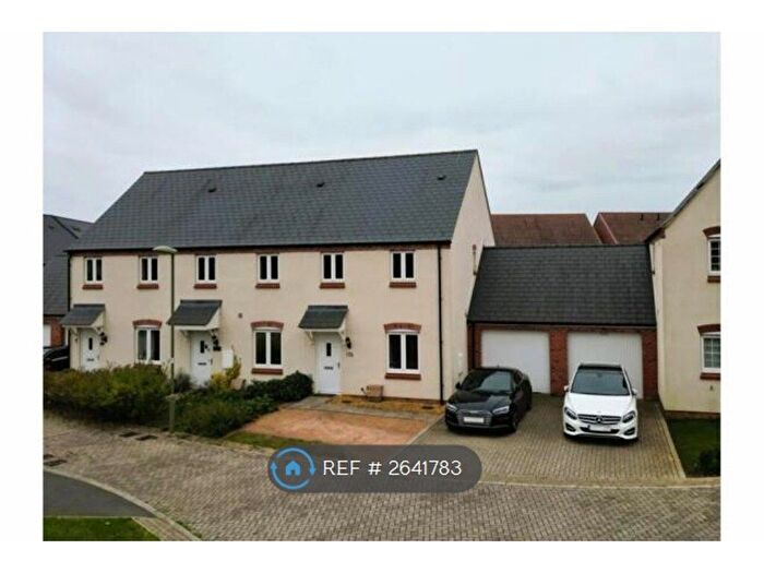 3 Bedroom Semi-Detached House To Rent In Redcar Road, Bicester, OX26