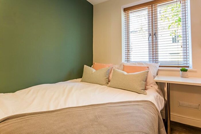 8 Bedroom Flat To Rent In St Hilds Lane, DH1