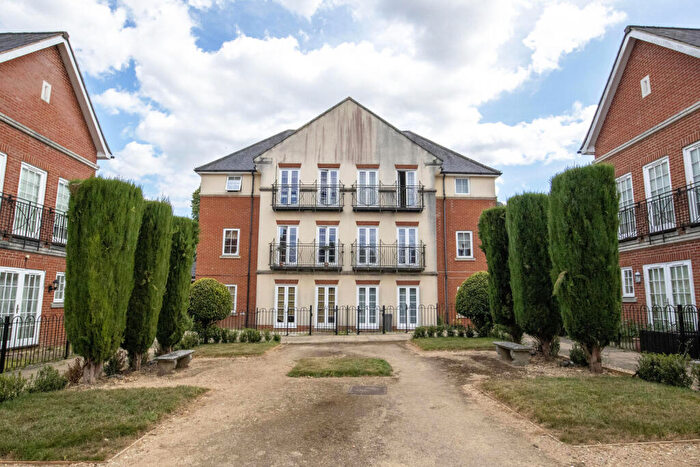 2 Bedroom Apartment For Sale In The Village Square, CR5