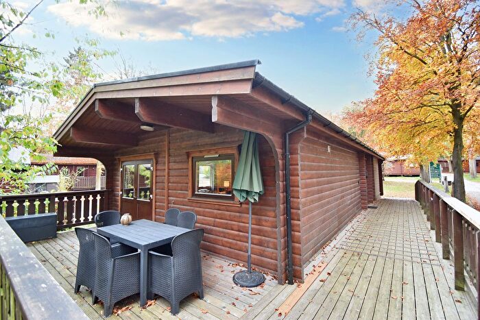 3 Bedroom Chalet For Sale In Kenwick, Louth, LN11