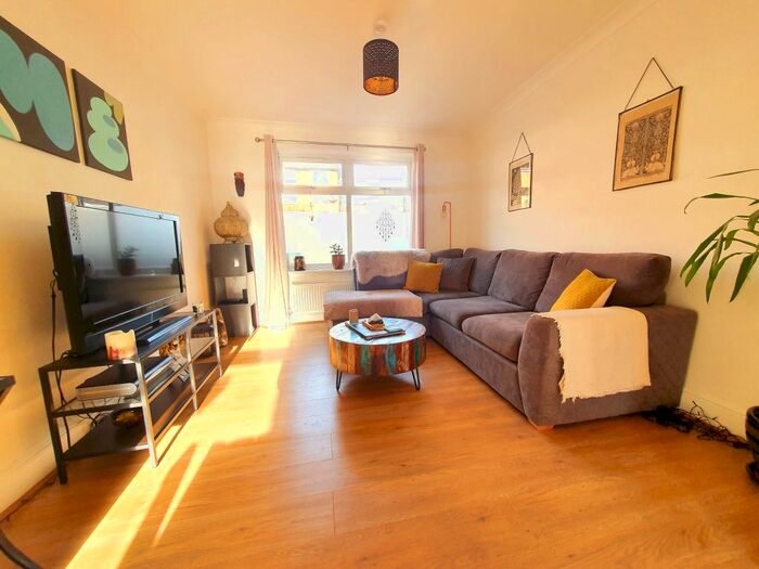 2 Bedroom Terraced House To Rent In Coopers Lane, Leyton, E10